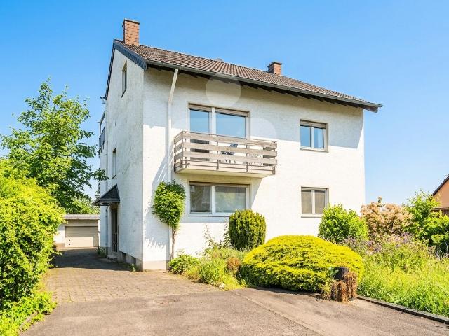 Schöne Wohnung mit eigenem Garten, dem gewissen Etwas und diversen Extras