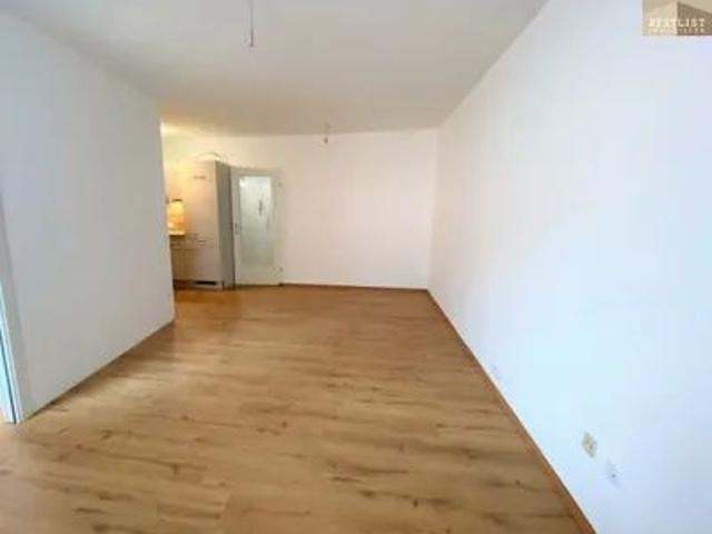 Schöne Wohnung mit einer Südwest Loggia und Lift!