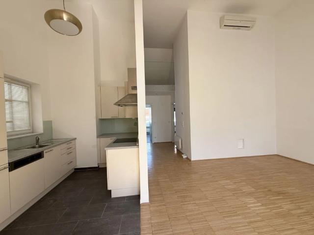 Schöne Terrassenwohnung im Herzen der Josefstadt!