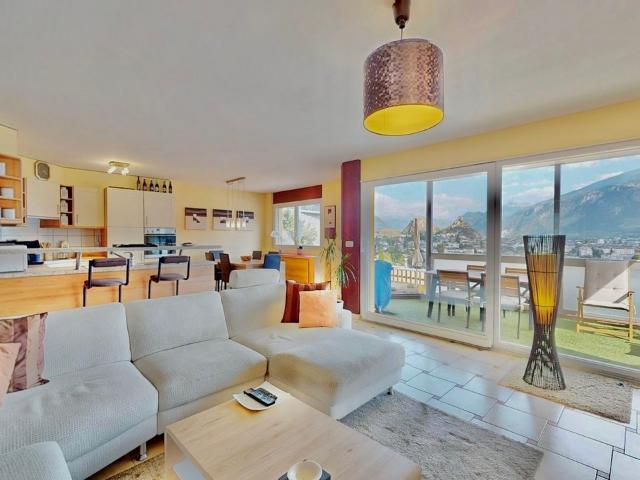 Schöne Terrassenwohnung mit Garage und atemberaubender Aussicht!