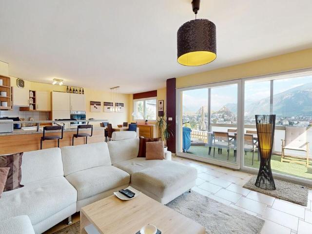 Schöne Terrassenwohnung mit Garage und atemberaubender Aussicht!