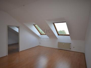 Schöne und gemütliche Wohnung im DG !