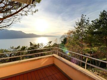 Geräumige Villa mit atemberaubendem Blick auf den See