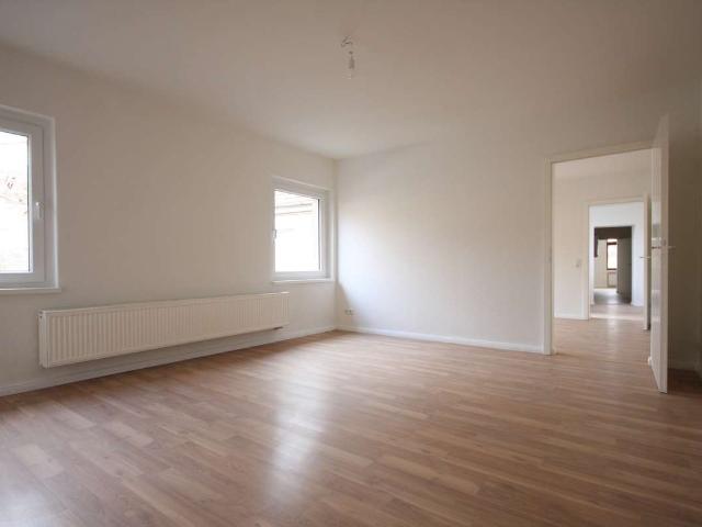 Schöne und großzügige 4,5 Zimmer Wohnung mit Balkon in bester Citylage von Nauen