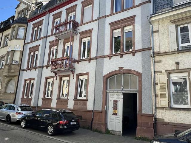 Schöne und großzügige 5 Z Altbauwohnung mit zwei Balkonen in KA Durlach