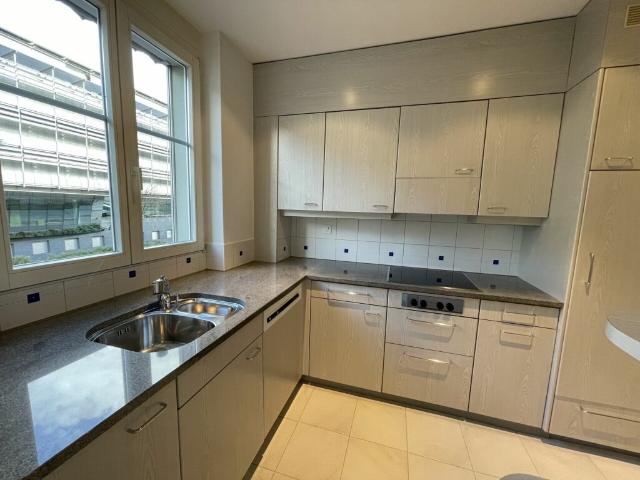 schöne und grosszügige 5 Zimmerwohnung mit Wintergarten in Bern/Eigerplatz zu vermieten!
