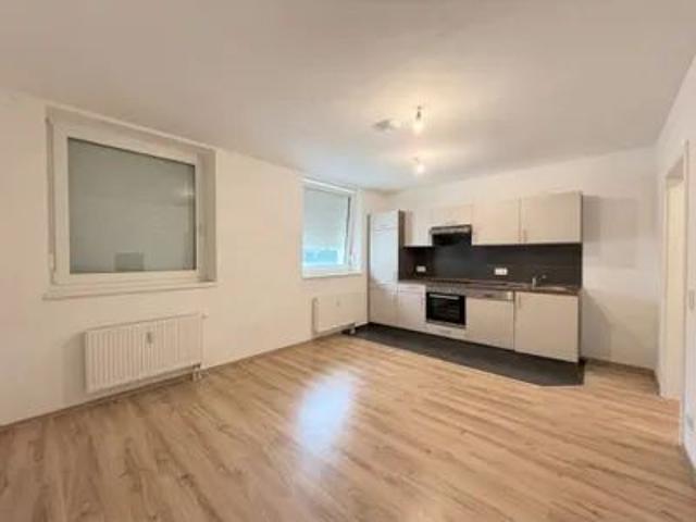 Schöne und praktische 2 Zimmer Wohnung mit Abstellraum mit perfekter Anbindung in Hetzendorf!