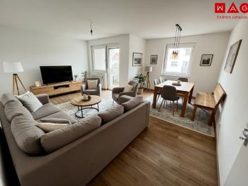 Schöne und sanierte 3 Zimmer Wohnung mit Loggia!