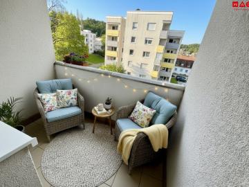 schöne und sanierte 3 zimmer wohnung mit loggia!