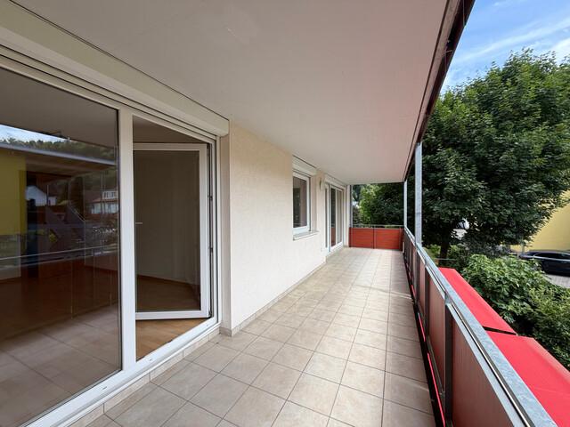 Schöne und sonnige 3 Zimmer Wohnung mit 2 Autoabstellplätzen
