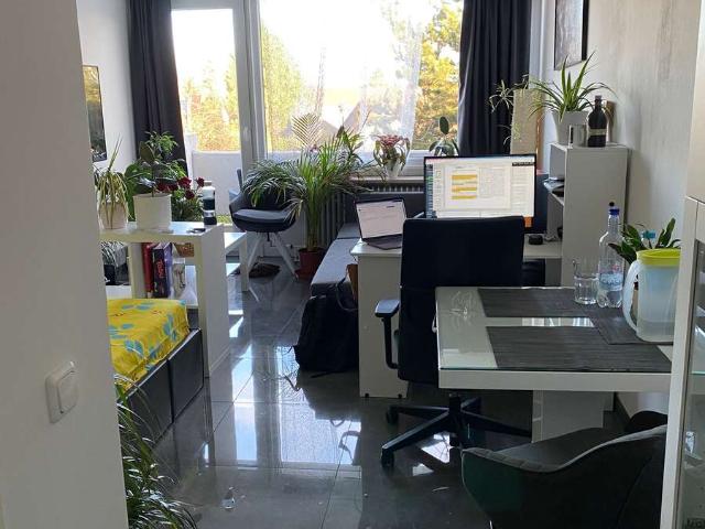 Schöne vollmöbilierte Einzimmerwohnung mit Balkon & Küche
