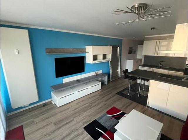 Schöne vollmöblierte 54 qm Wohnung 5. Etage mit Balkon