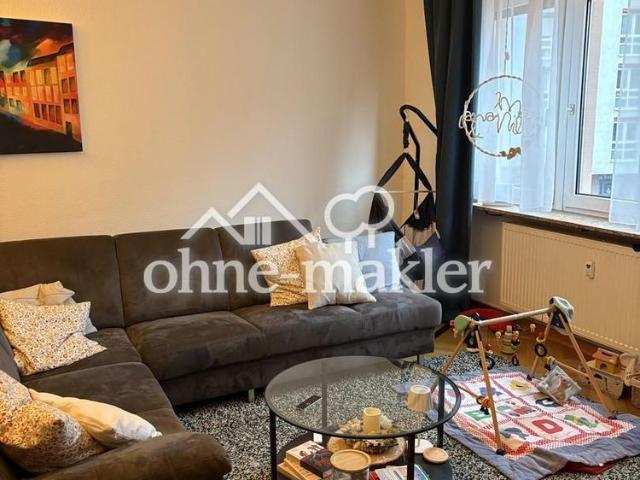 Schöne Vierzimmer Altbauwohnung mit Balkon in Innenstadtnähe
