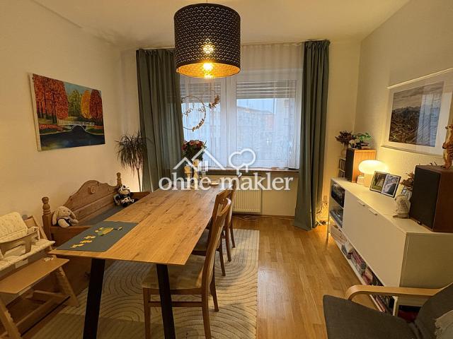 Schöne Vierzimmer Altbauwohnung mit Balkon in Innenstadtnähe