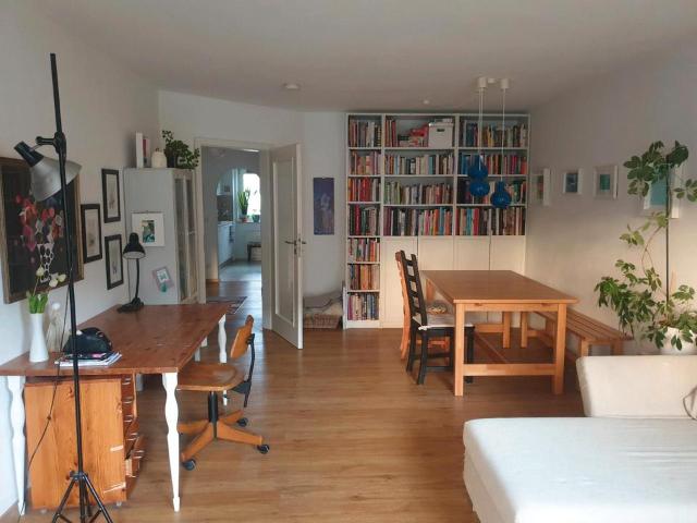 Schöne zentrale 3 Zimmer Wohnung