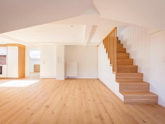 schöne zweistöckige 3.5 Zimmer Dachwohnung in Sitterdorf