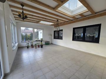Schönefeld Woltersdorf wartet auf Sie mit Sauna, Kamin und viel Grün