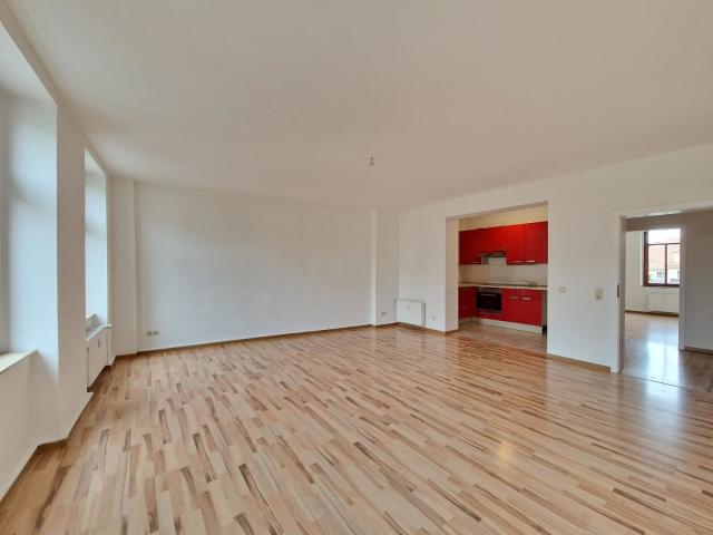 Schöner Altbau wartet mit einer 2 Zimmer Wohnung auf Sie!