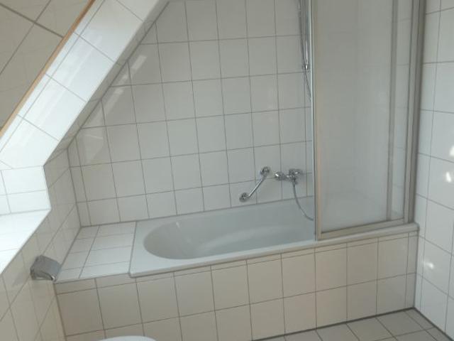 Schöner Balkon*Charmante Dachgeschosswohnung in grüner Lage