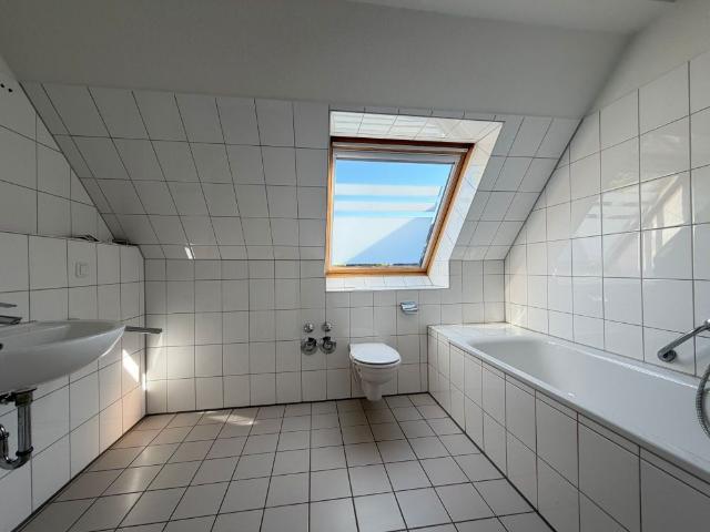 Schöner Balkon*Charmante Dachgeschosswohnung in grüner Lage