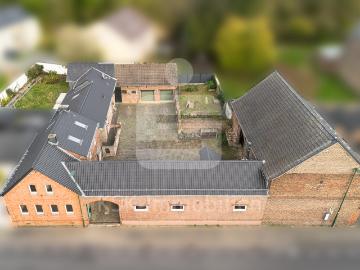 Schöner denkmalgeschützter Vierkanthof mit viel Ausbaupotenzial !