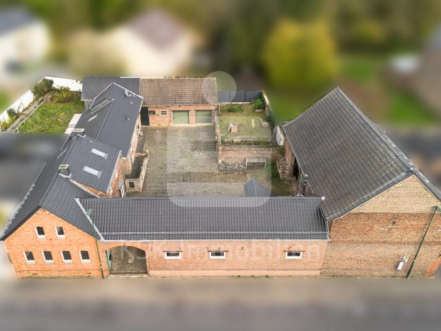 Schöner denkmalgeschützter Vierkanthof mit viel Ausbaupotenzial !