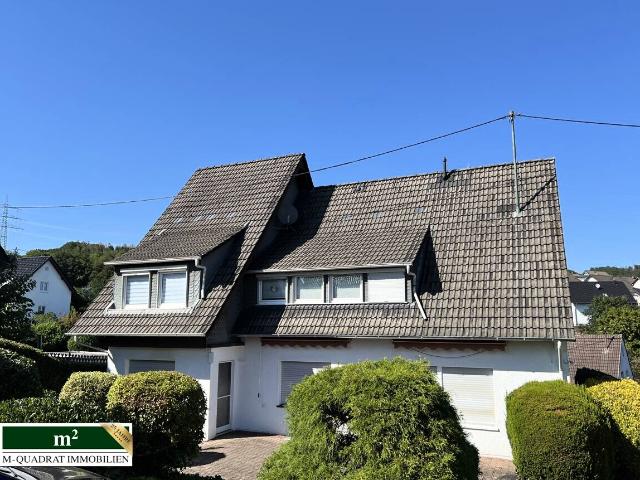 Schöner und großzügiger Wohnen in Oberwiehl! Zwei bis Dreifamilienhaus mit Garagen u. Baugrundstück