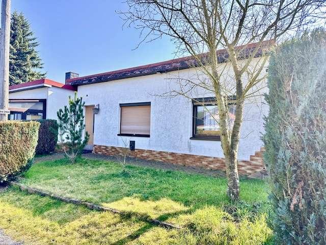 Schöner und massiver Wochenendbungalow in super Lage