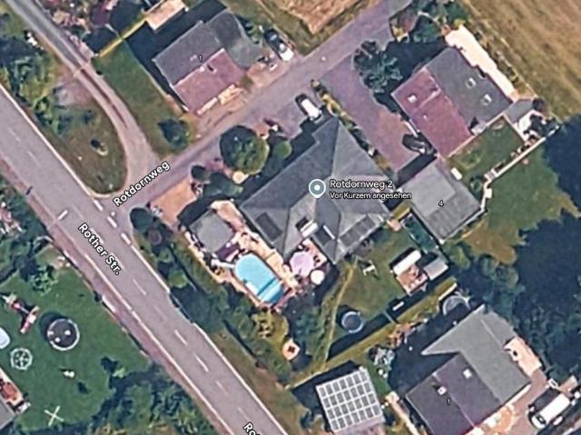 Schöner verklinkerter Bungalow mit Pool