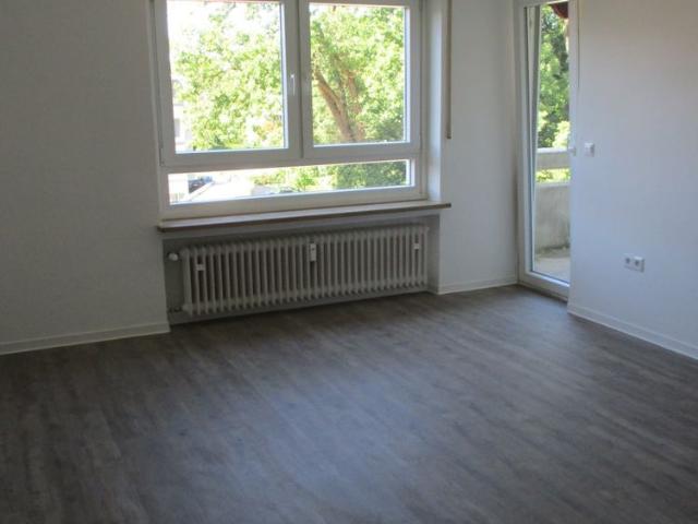 Schöner Wohnen: frisch renovierte 3 Zimmer EG Wohnung mit Terrasse