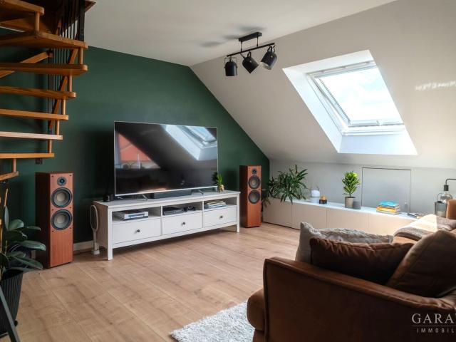 Schöner Wohnen Helle 2 Zimmer Dachgeschoss Wohnung mit zusätzlichem Spitzdachstudio