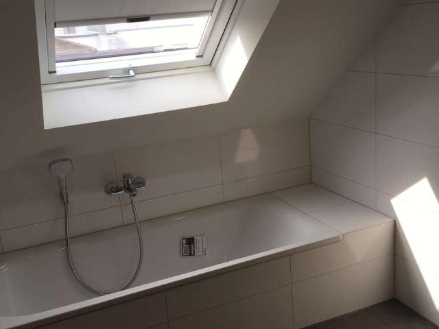 Schöner Wohnen in Zabo ! Großzügige DG Wohnung mit perfekter Einbauküche und schickem Bad