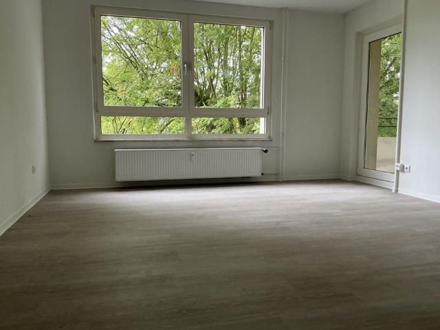 Schöner Wohnen in dieser individuellen 3 Zimmer Wohnung mit Balkon!