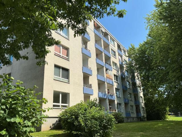 Schöner Wohnen in dieser individuellen 3 Zimmer Wohnung mit Balkon!