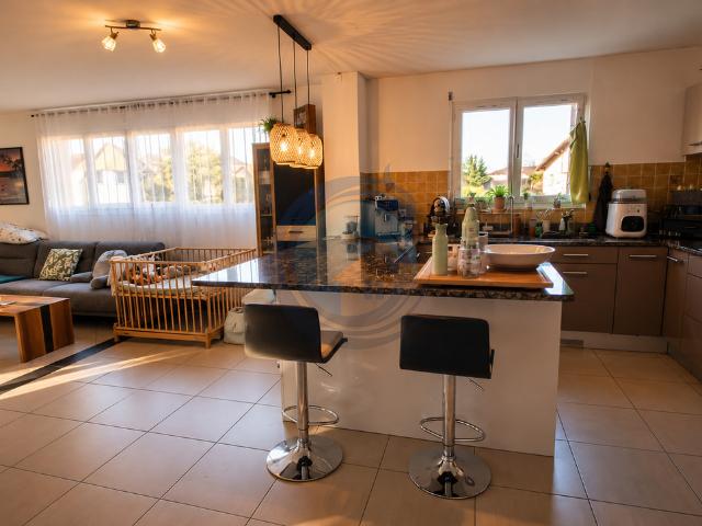 SCHÖNER 4,5 ZIMMER ECK DUPLEX MIT TERRASSE UND PRIVATGARTEN