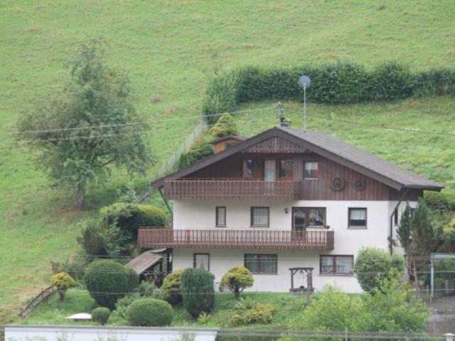 Schönes massives Haus mit ELW und Energieeffizienszklasse B