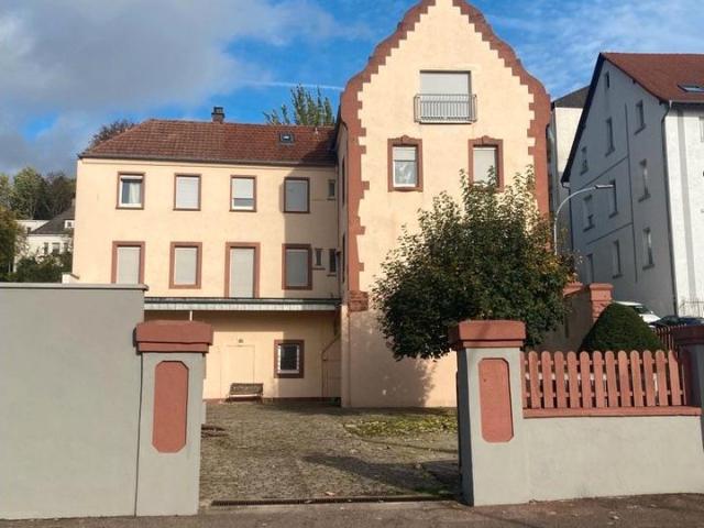 Schönes Mehrfamilien Sandsteinhaus