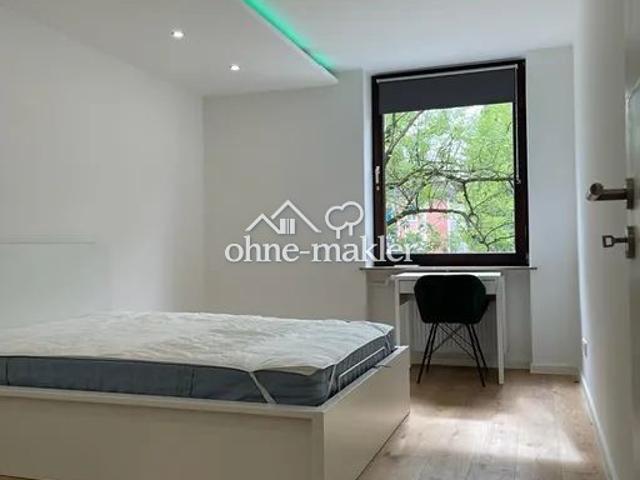 Schönes möbliertes Zimmer in gepflegter WG München | Leopoldstraße 138