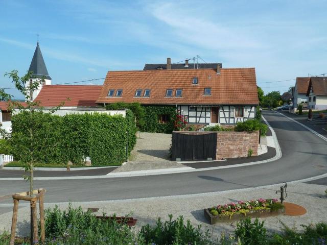 Schönes Dorfhaus Oase im Nord Elsaß gute Lage im Land + Ort