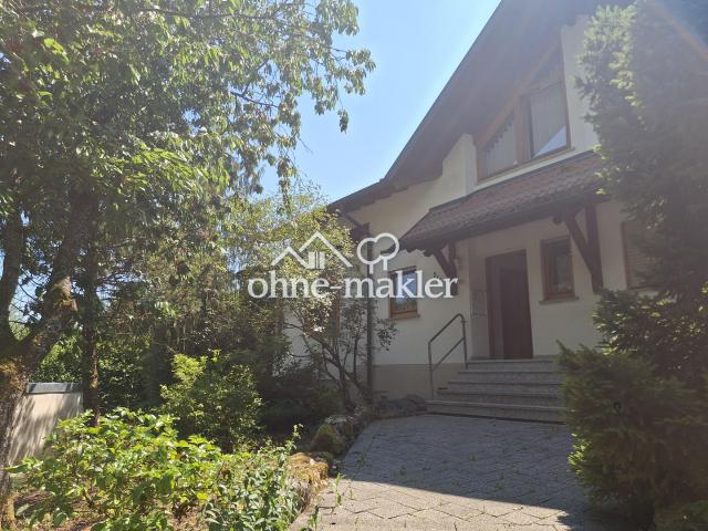 Schönes Einfamilienhaus in zentraler ruhiger Lage mit großem Garten und Swimmingpool