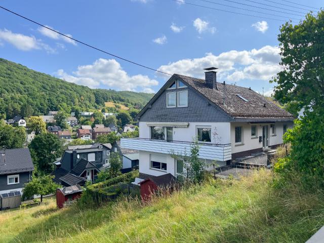 Schönes Einfamilienhaus mit Einliegerwohnung in Siegen Eiserfeld!