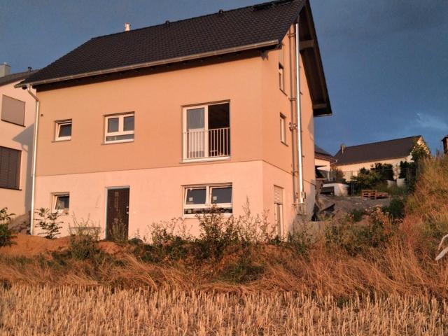 Schönes Einfamilienhaus mit Einlieferwohung