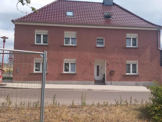Schönes Einfamilienhaus mit Hof und Terrasse zum verlieben