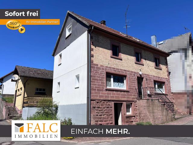 Schönes Einfamilienhaus mit Nebengebäude
