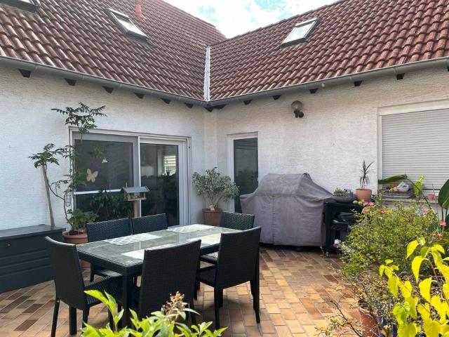 Schönes Einfamilienhaus mit sehr viel Platz BGF 306 qm