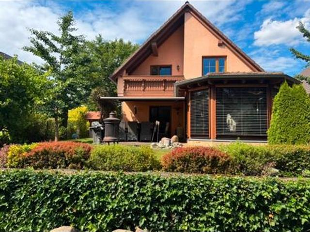 Schönes Einfamilienhaus mit vielen Zimmern und super Lage am Park