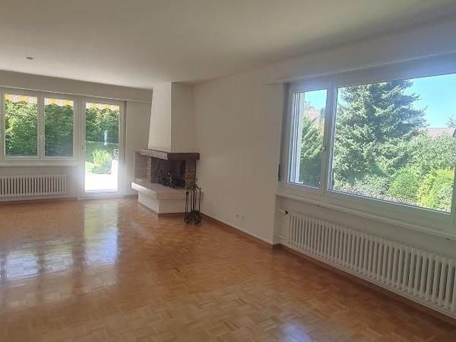 Schönes freistehendes Einfamilien Haus in ruhigem Quartier