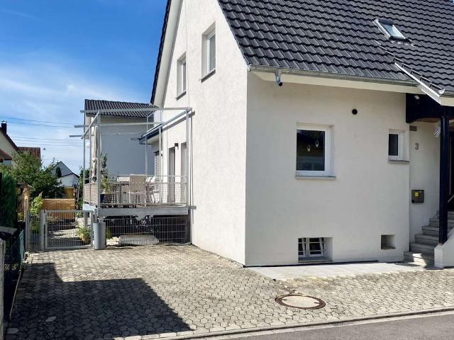 Schönes freistehendes Einfamilienhaus mit großer Dachterrasse und 5 Zimmern in Teningen