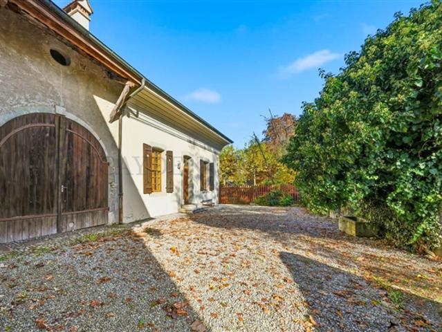 Wunderschönes renoviertes Gebäude auf großen, sonnigen Flächen