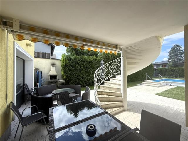 Schönes Haus/Villa mit Outdoorpool zu verkaufen / Beautiful House/villa with outdoor pool for sale /